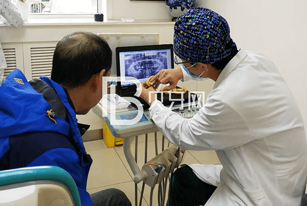 口福故事丨松牙重新固定,不受拔牙苦,6旬老人重享“舌尖上的幸福”