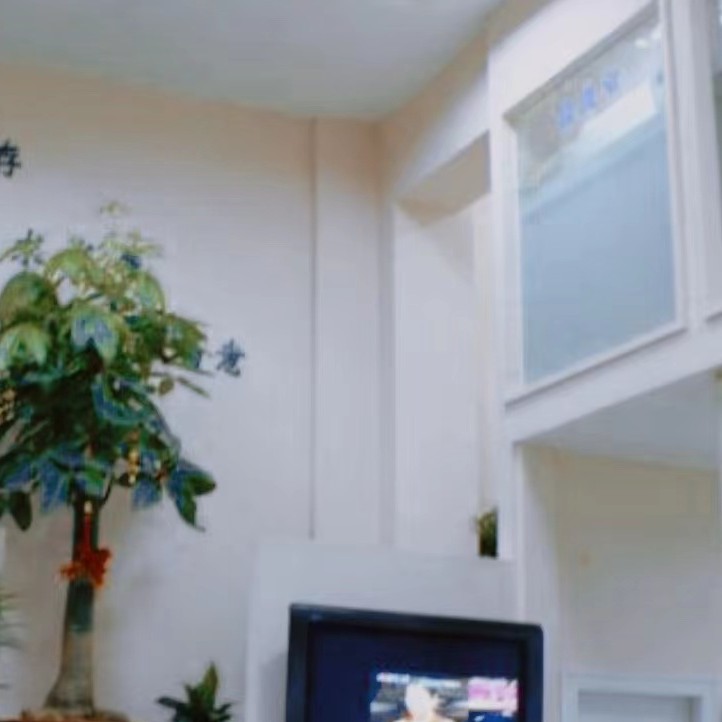 厦门种颗牙齿多少钱！厦门宏沅膛口腔连锁(轮渡店)种植牙价格表抢先看，瑞士锆钛锆合金种植牙：8062元起/颗！